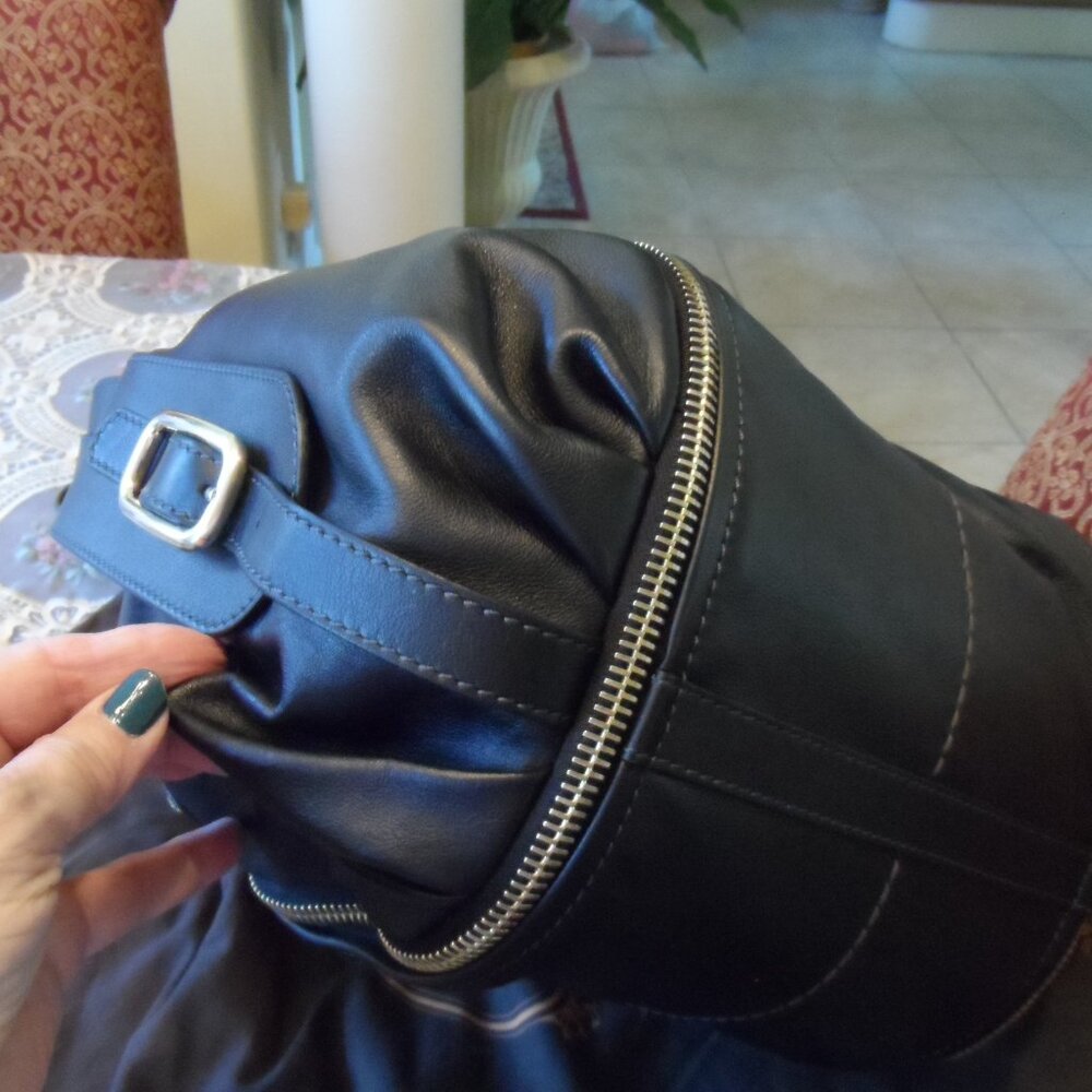 New Tod's Black Calf Leather Tote Handbag w/ Double Zipper Detail Large - Picture 7 of 16